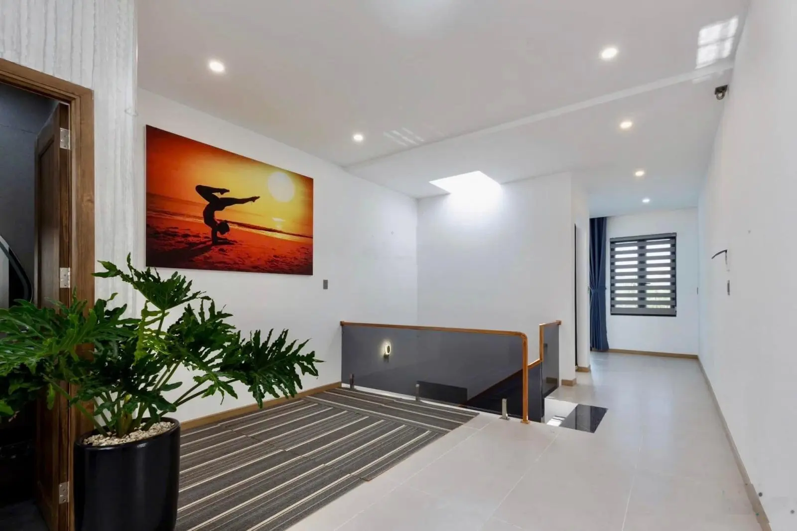 Nhà 3 tầng mt đường chúc động hoà minh.lc