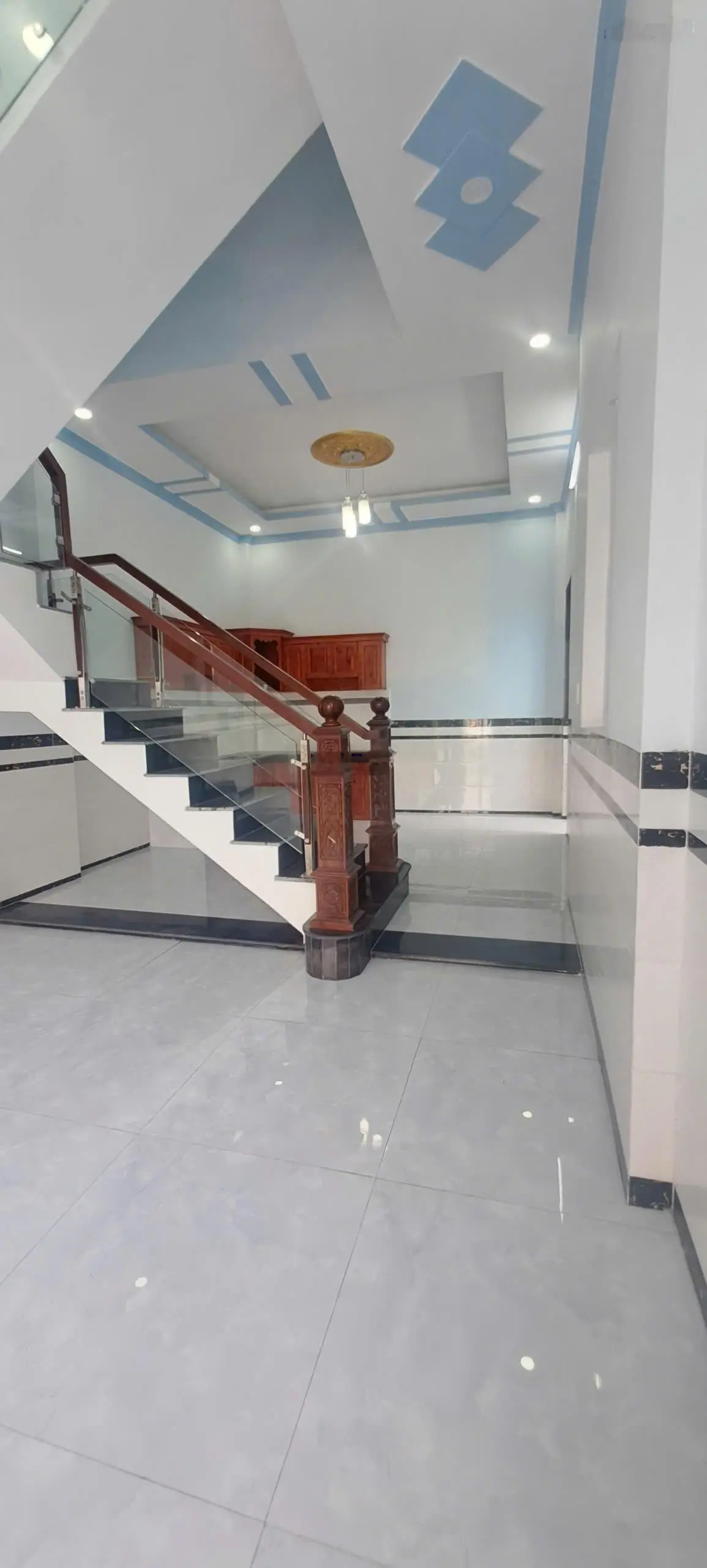 Cần bán nhà 1 trệt 1 lầu TP: Dĩ An. Giá bán nhanh 2.760.000.000. Chính chủ: 0812 611 ***