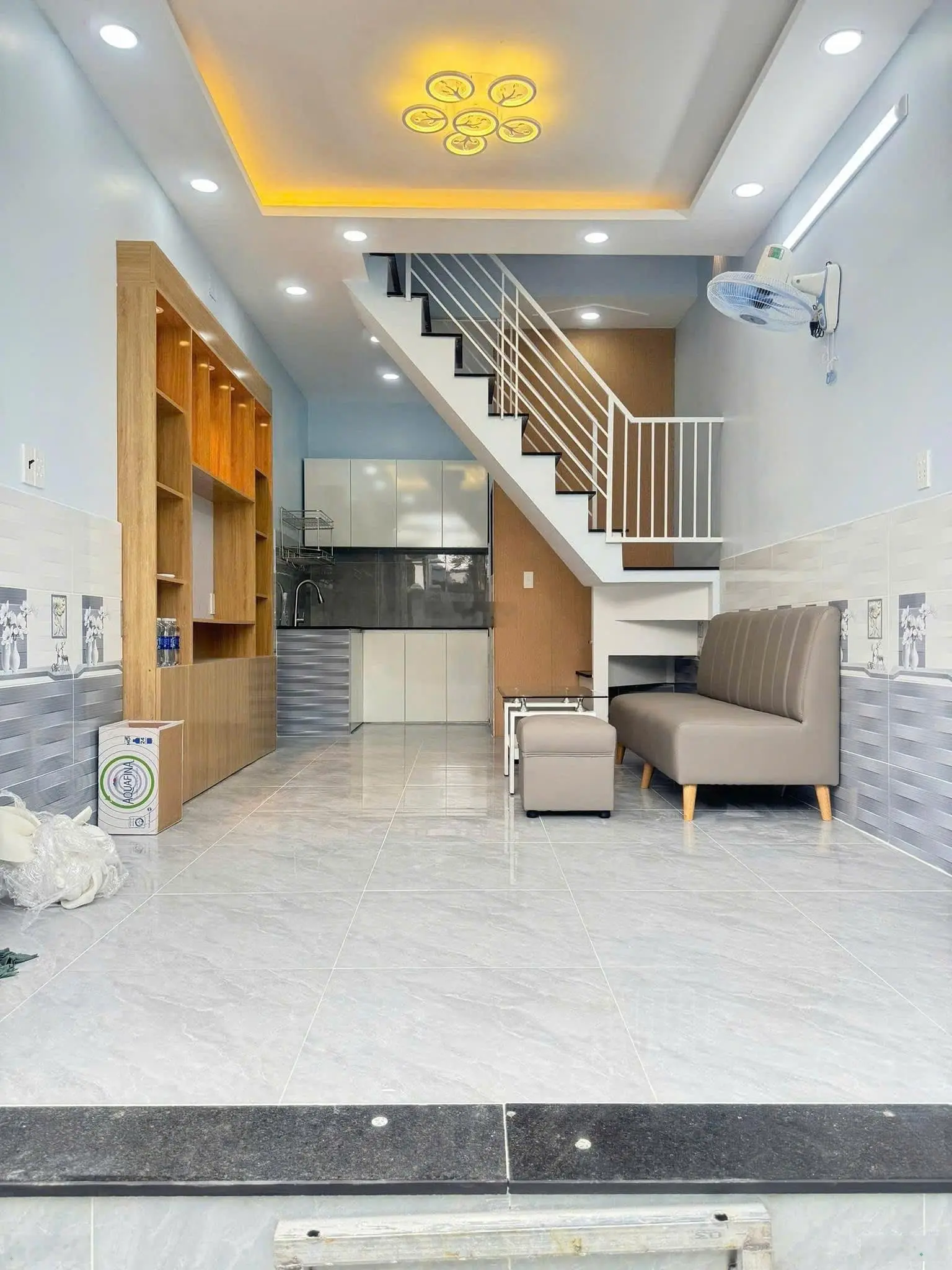 Nhà mặt tiền hẻm Huỳnh Tấn Phát 1 trệt 1 lầu giá 1 tỷ390 đầy đủ nội thất