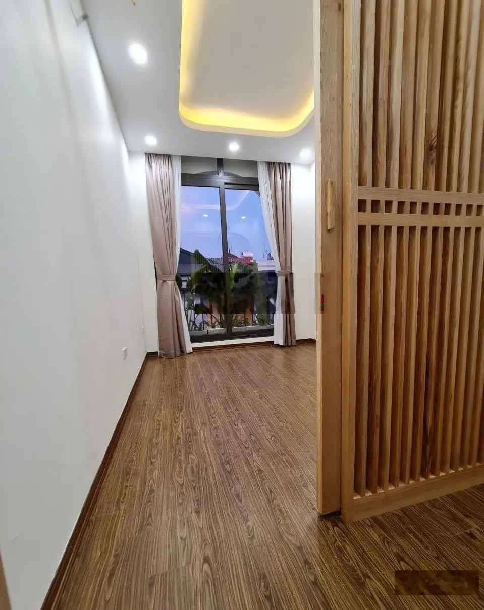 Nhà đẹp Kim Quan s 32m2 MT 5,5 m 6 tầng dân xây về ở luôn nhỉnh 4 tỷ ĐB full nội thất