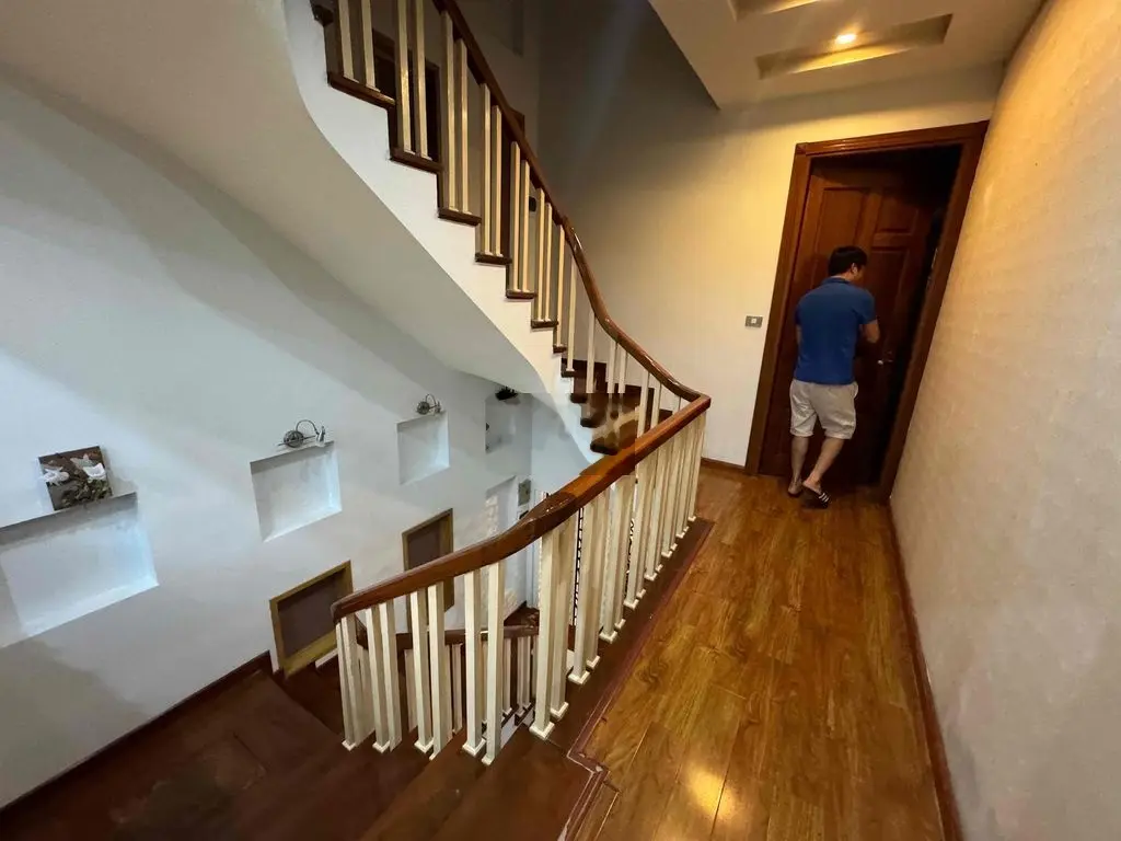 Gia đình tôi bán nhà phố CẦU GIẤY TRẦN QUÝ KIẾN GARA ôtô 1 nhà ra phố
