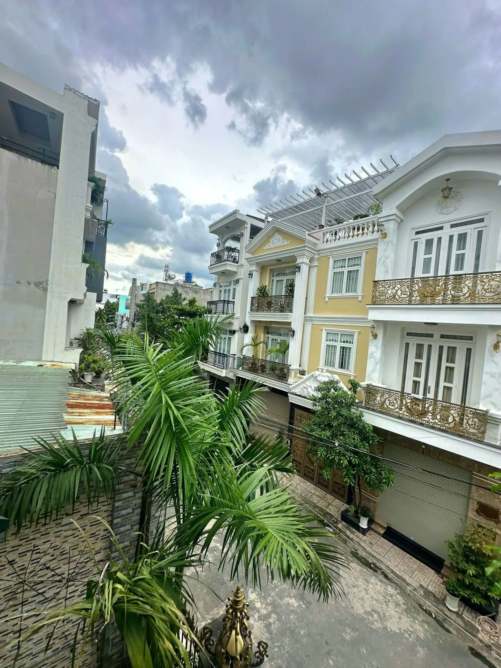 Chủ cần bán nhà góc ngay 2MT đường Số 15 P. Bình Hưng Hòa ngay Aeon Tân Phú. DT 7.5x13.3 đúc 3 lầu