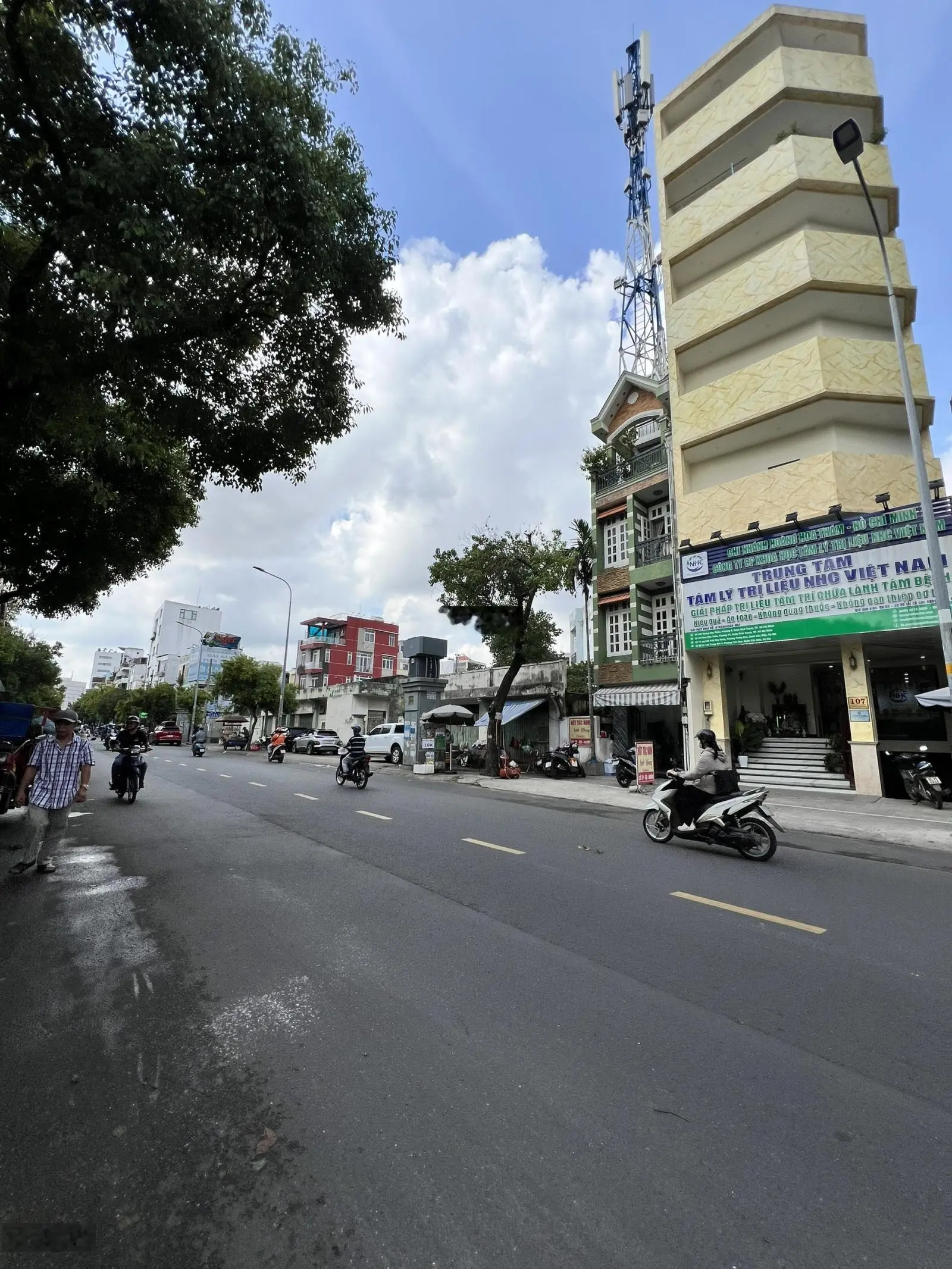 Bán gấp Building Mặt tiền Hoàng Văn Thụ 10x20m hầm 5 lầu chỉ 60 tỷ