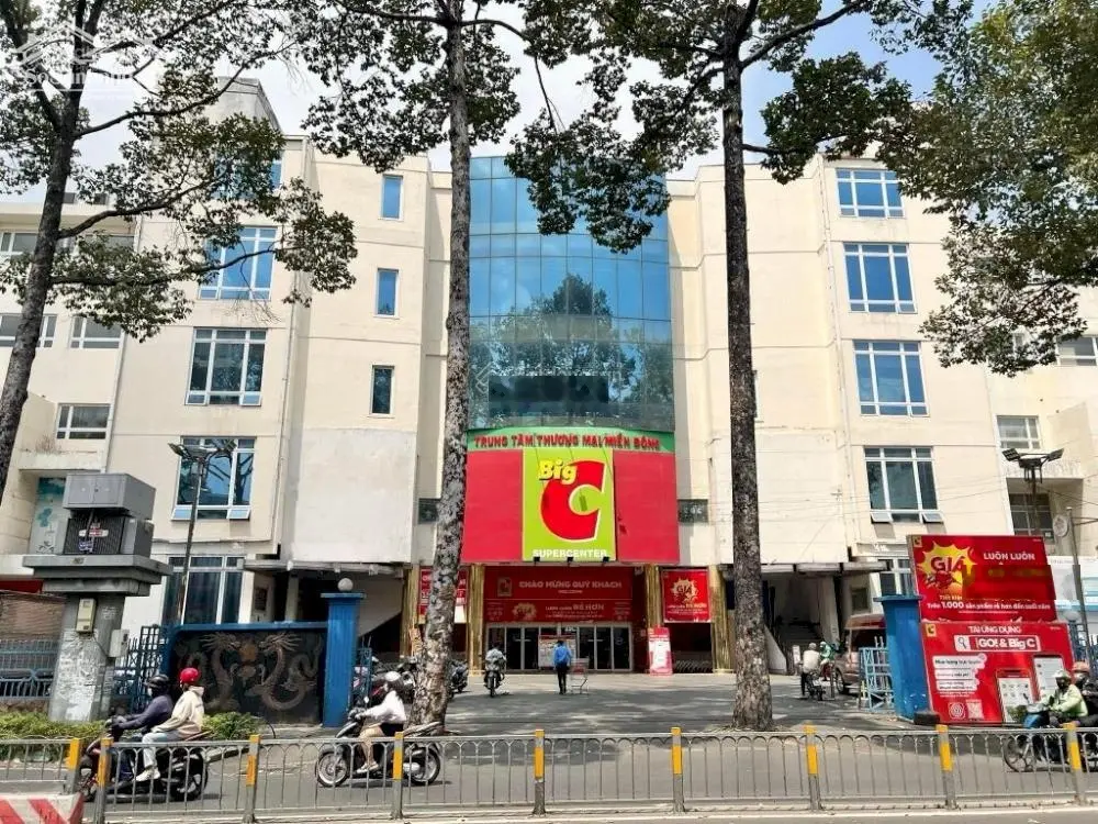 Góc 2 MT Tô Hiến Thành, P. 13, Quận 10. DT: 7x25m. HĐT: 150 triệu/tháng/còn 3 năm. Giá: 56 tỷ