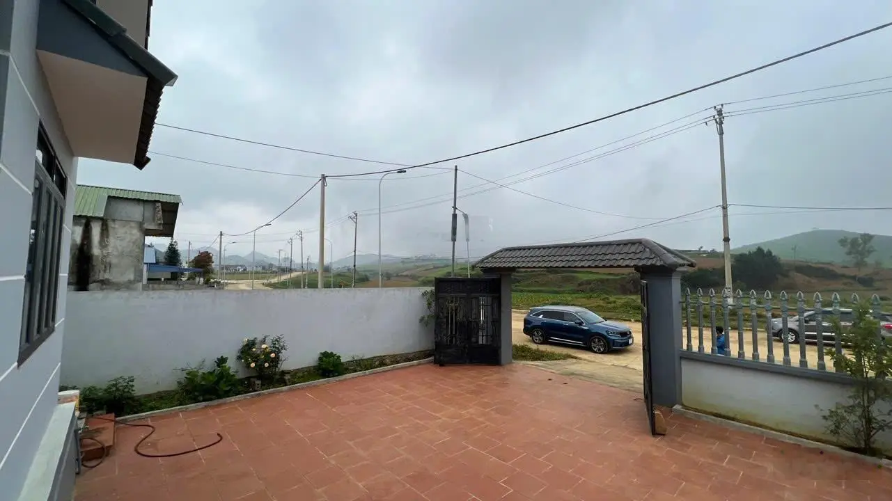 Bán biệt thự trung tâm hành chính huyện Vân Hồ DT 245m2, đường 23,5m, đầy đủ tiện nghi, giá 3,2 tỷ