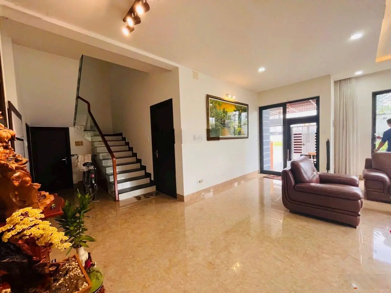 Chính chủ cần bán căn góc biệt thự đơn lập, vị trí đường 18m hướng Đông Nam, gần công viên lớn