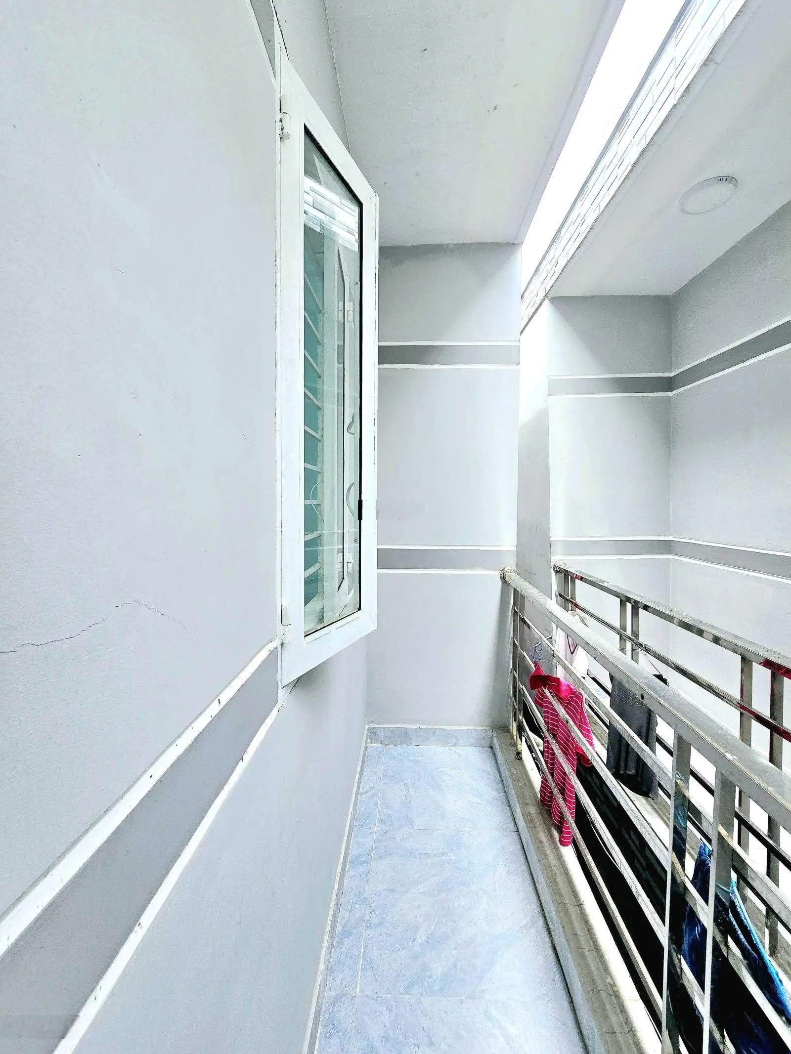 Bán nhà 1 lầu - mới hoàn thiện - xe hơi đậu kế bên nhà
