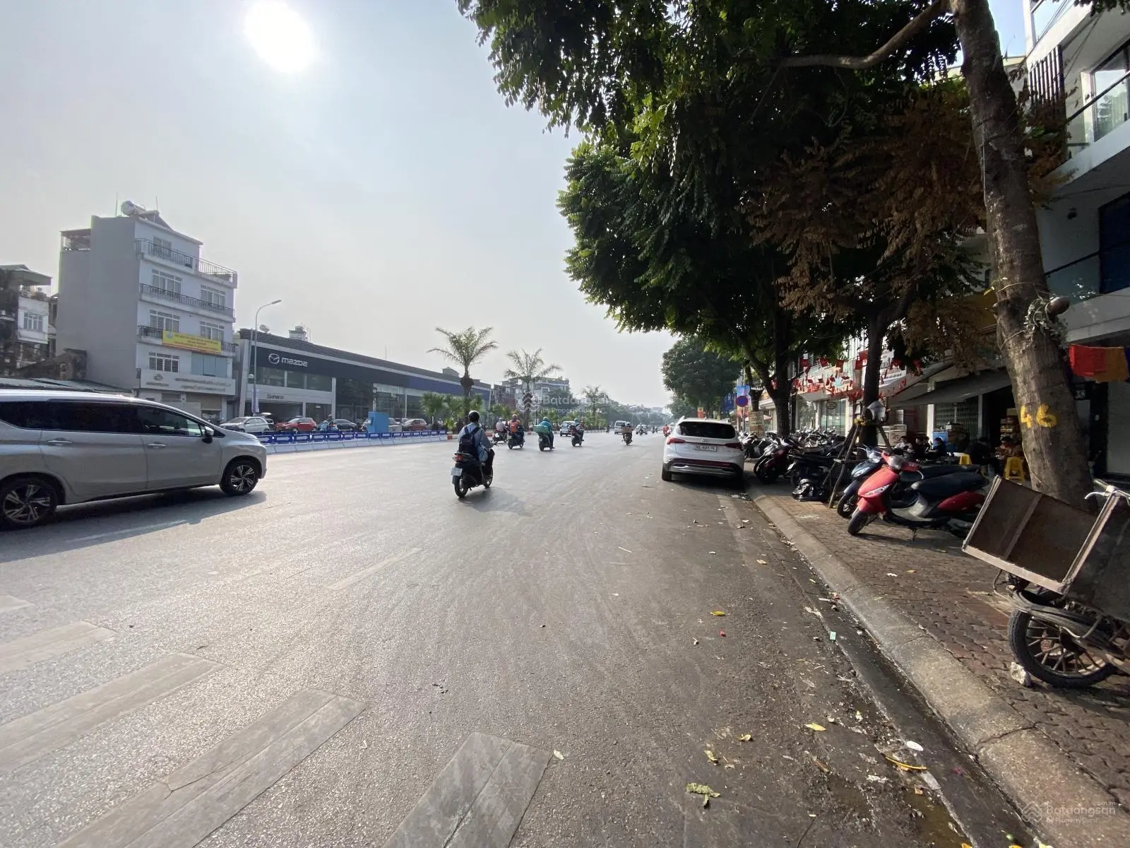 Phân lô Hai Bà Trưng kinh doanh ô tô tránh vỉa hè, ô tô ngủ trong nhà