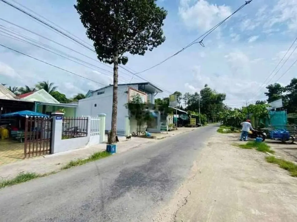 Bán nhà mặt tiền nhựa