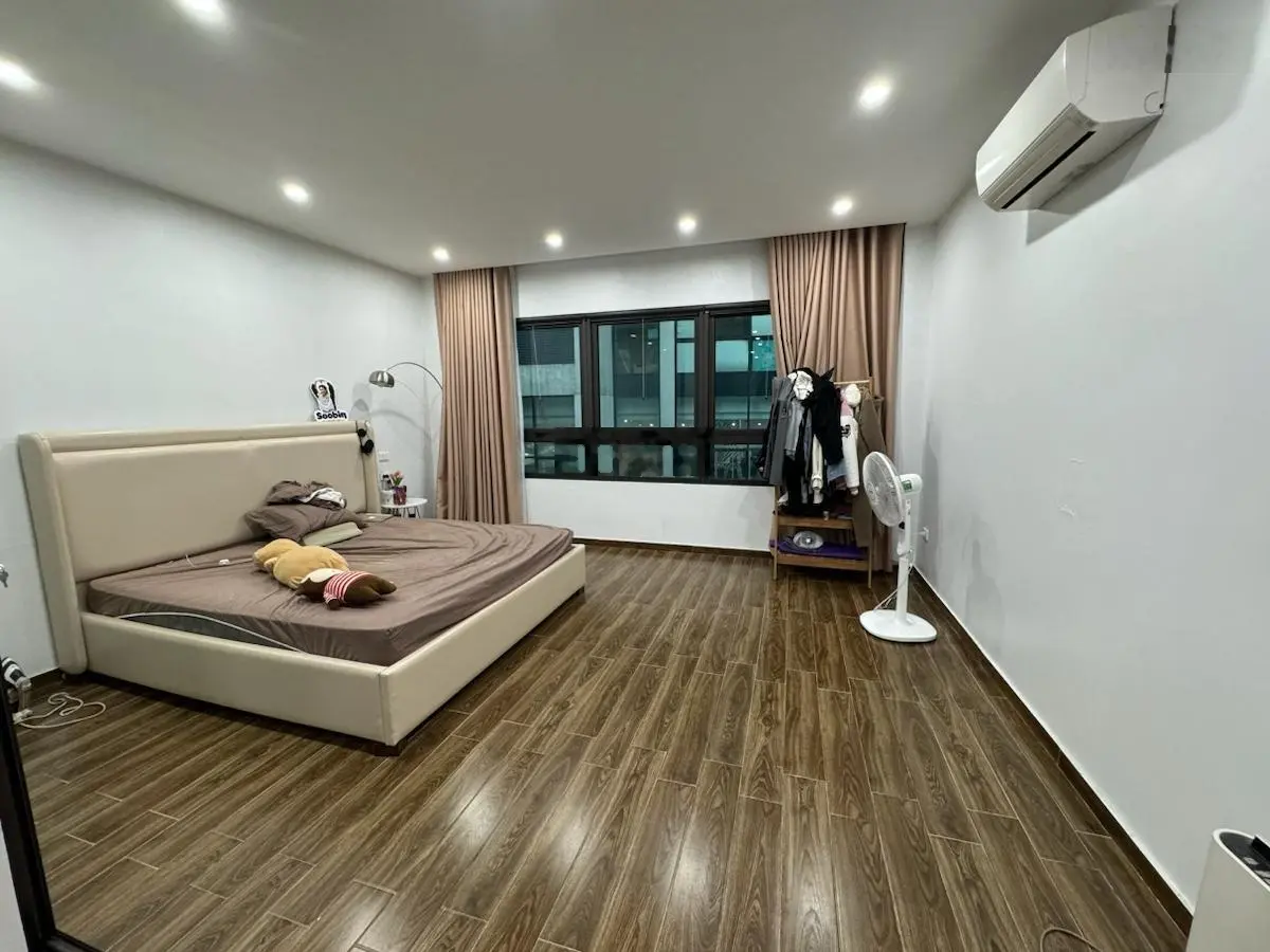 Toà văn phòng cầu giấy 70m x 8 tầng x mt 6m : giá : 24.5tỷ . kinh doanh - oto - thang máy