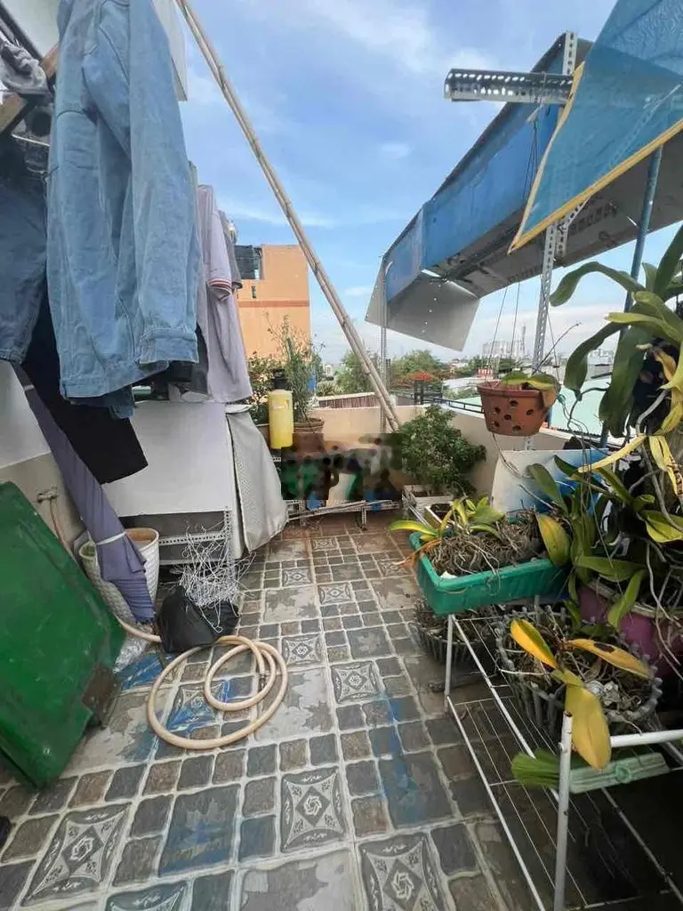 Nhà hẻm thông 5m Đúc 1 trệt 2 lầu sân thượng