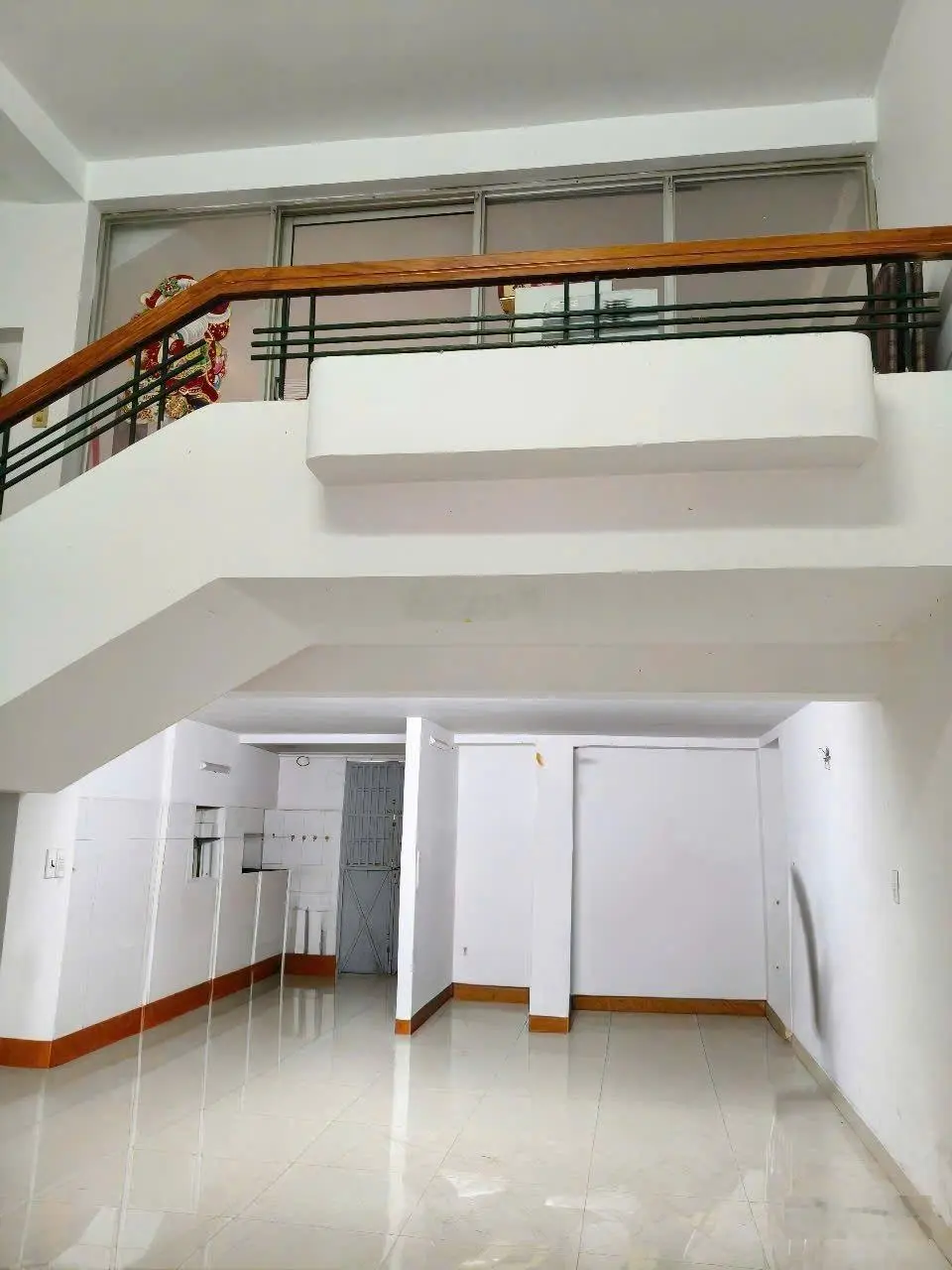 Chủ đi mỹ giảm 1,5 tỷ. bán nhà mặt tiền kd chợ phạm văn hai tân bình gần sân bay ,có 3 pn: 10,5 tỷ.
