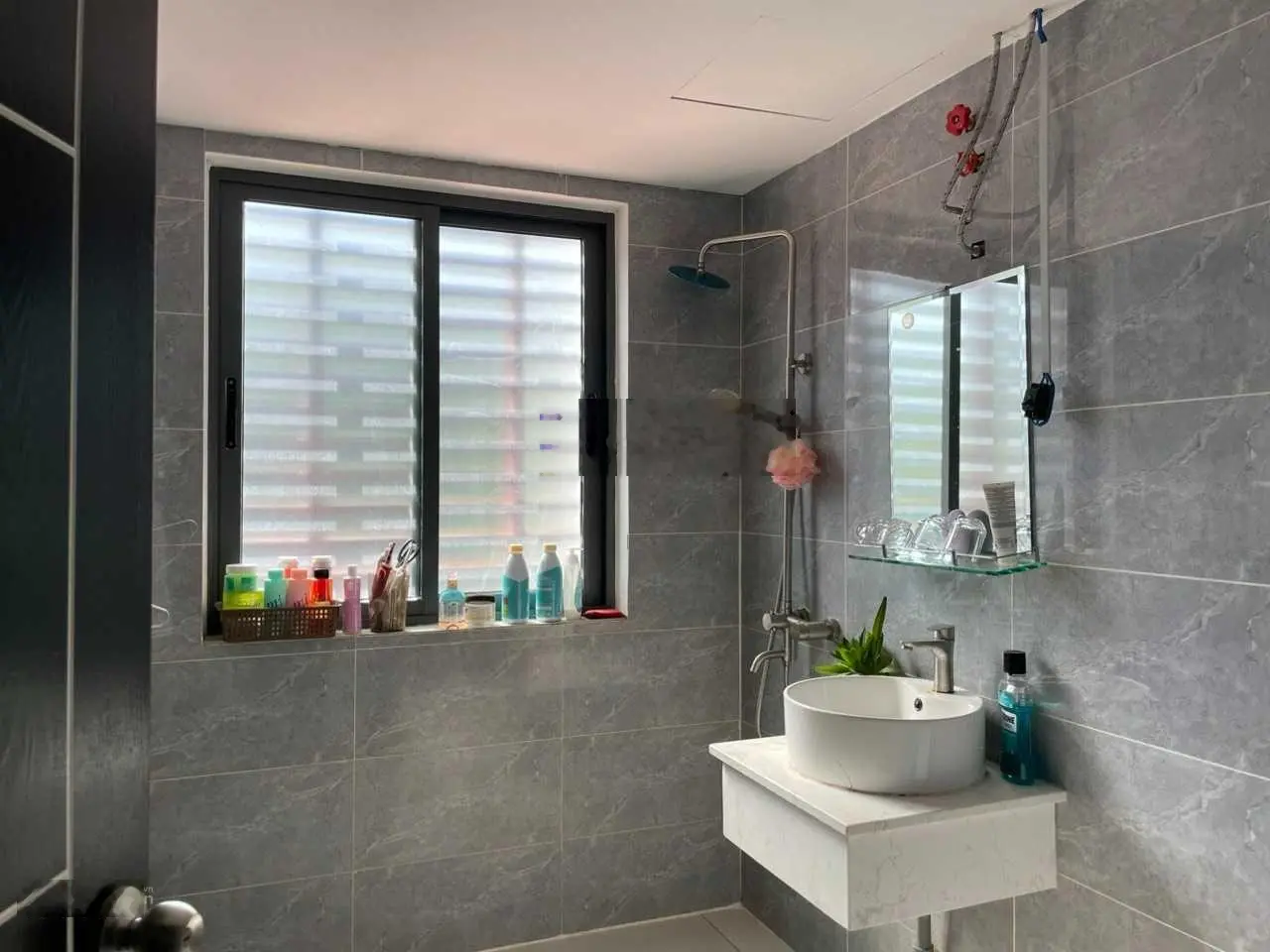 Bán nhà Phố Đông Village, DT 6x20m, trệt + 2 lầu, sổ hồng, nhà hoàn thiện mới đẹp, giá tốt
