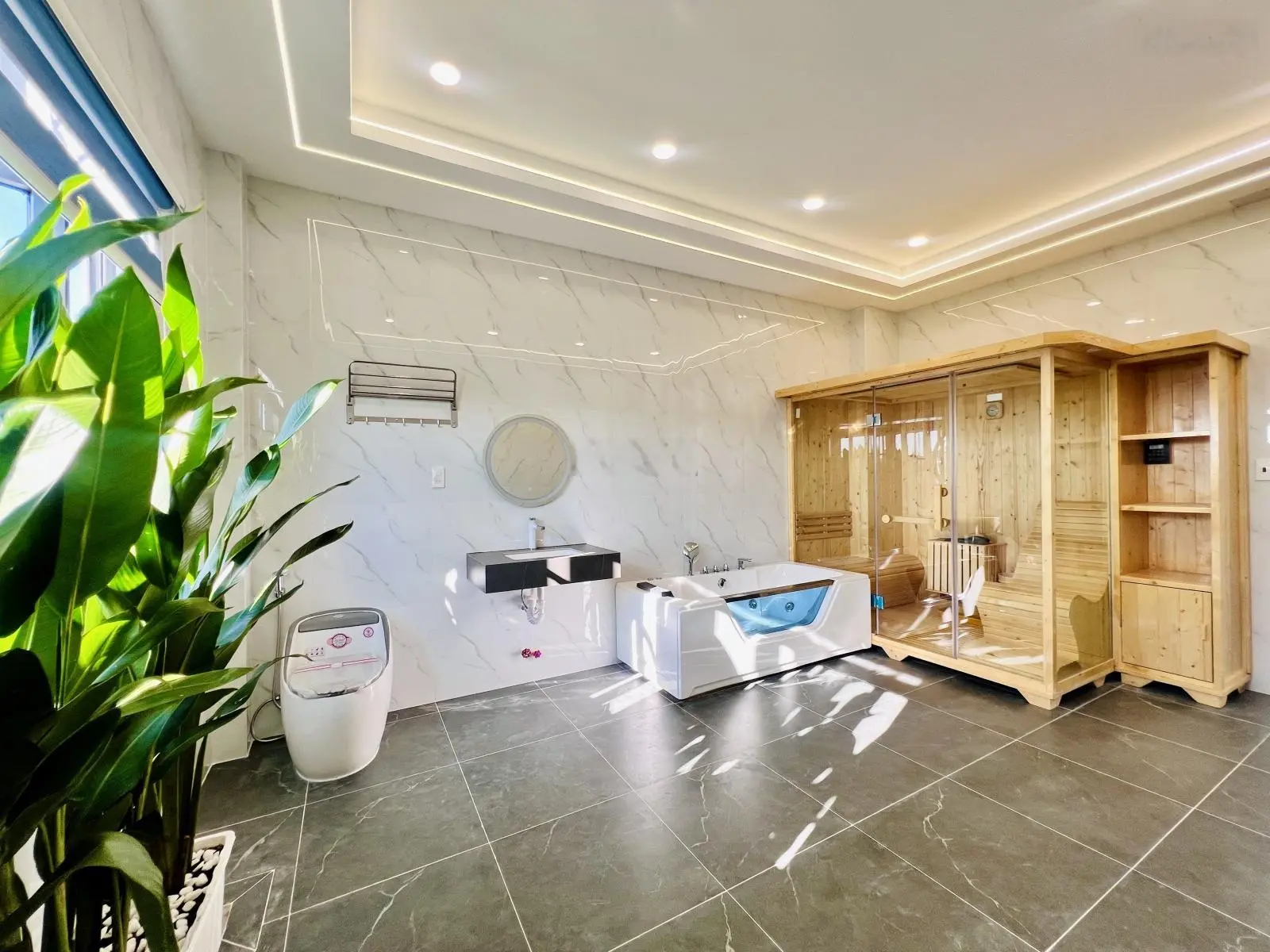 Nhà mặt rạch 4 x 22m ngay trường học đường Tô Ngọc Vân Q12