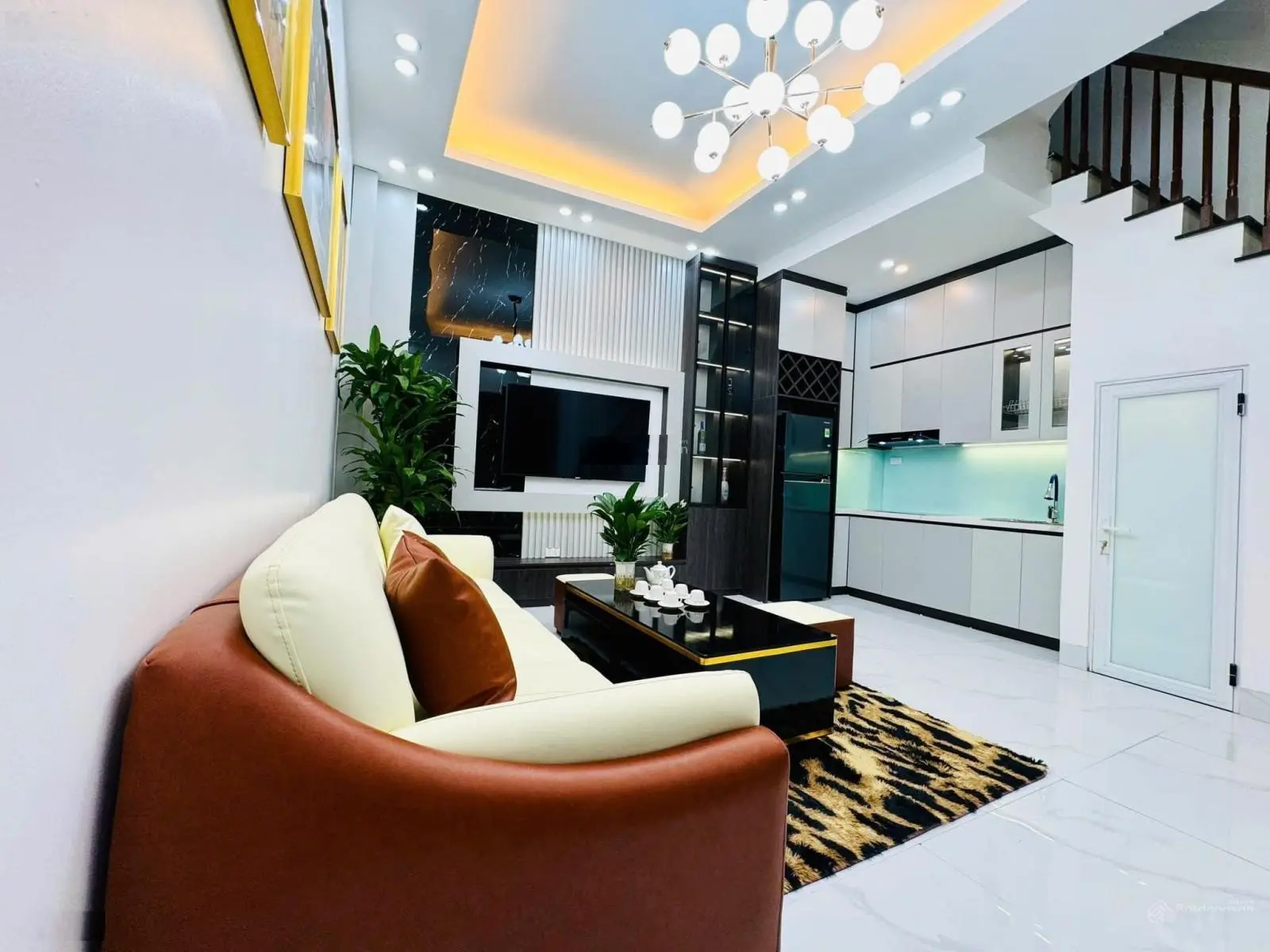 Bán nhà hiếm ở Thụy Khuê, Tây Hồ. 29m2T1/ 32m2 T2, 5 tầng, MT 5m, 7.68 tỷ. Lô góc, ngõ ô tô, kd