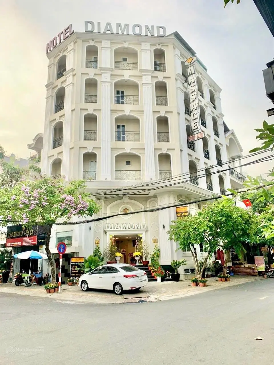 Hàng hiếm khách sạn góc 2 mặt tiền Quận 7 cao 8 tầng thu nhập cực tốt