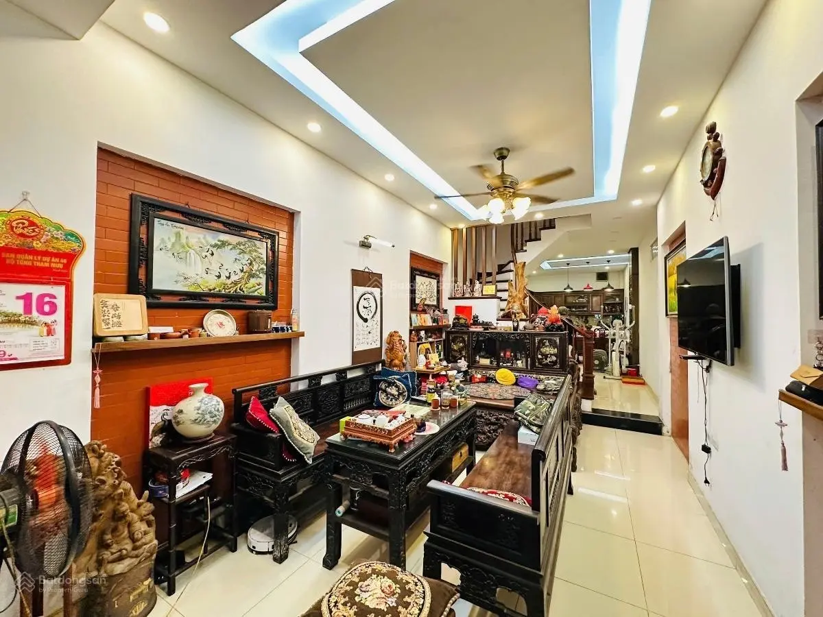 Bán nhà riêng Nam Đồng, Đống Đa, kinh doanh,ôtô đỗ cửa, 2thoáng,vài bước ra Hồ Đắc Di. 63m, 4tầng.