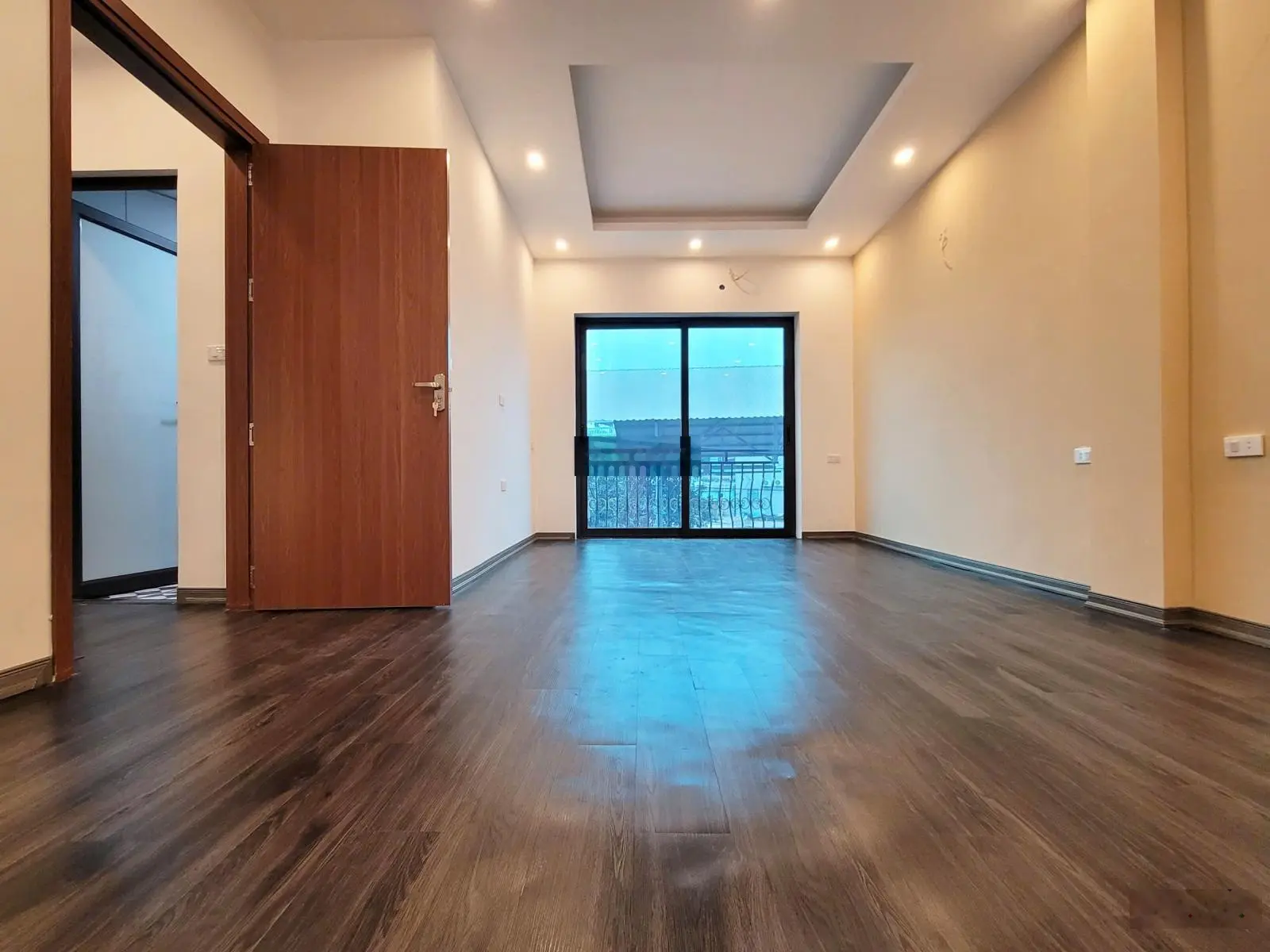 Chính chủ bán nhà Phụng Châu mặt sân văn hóa sát mặt trục ra cầu Mai Lĩnh chợ Phượng