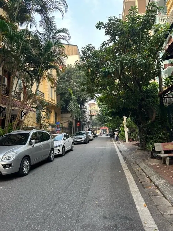 Bán nhà lô góc 8 tầng! 81m2, MT 9m. Phố Hoàng Quốc Việt. Phân lô-ôtô tránh, vỉa hè DT thuê 85tr/th