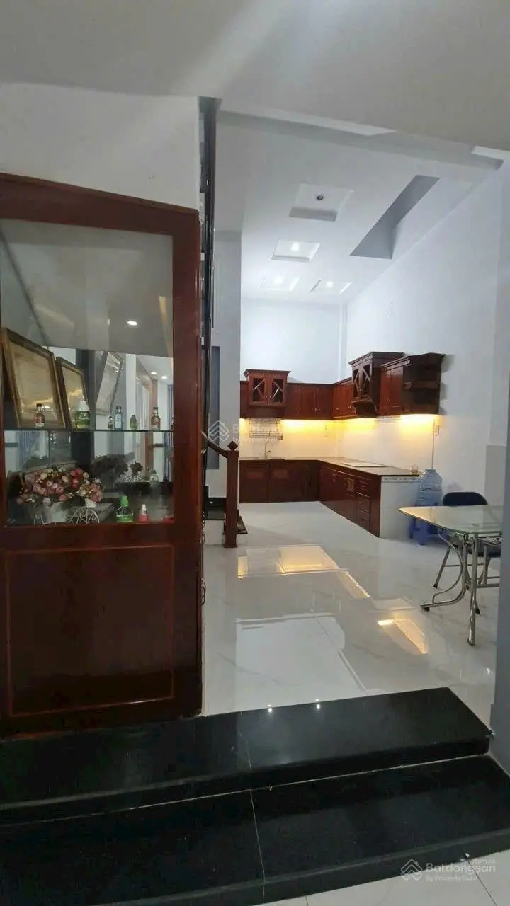 Bán nhà Tô Ngọc Vân, Q12 DT: 4 x 14.5m SHR, hoàn công đủ, xe hơi ngủ trong nhà. Vị trí đẹp