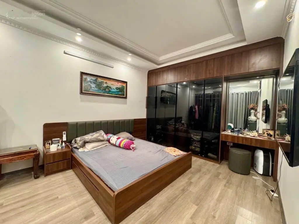Kim Ngưu - quận HBT, ngõ to ô tô tránh, 40m2 5 tầng, nhà mới đẹp, khu vực trung tâm chỉ hơn 8 tỷ