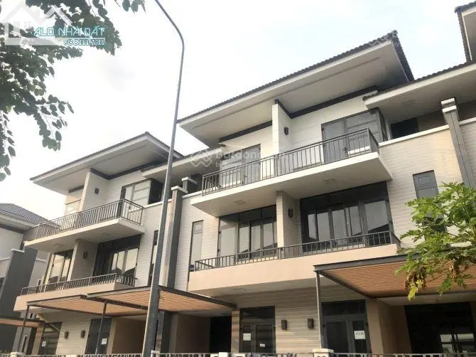 Biệt thự Lavila giá thật - Nhà thô - 10.4 tỷ - DT: 5.5 x 17.6m - LH: 0902 781 ***Ms. Linh)