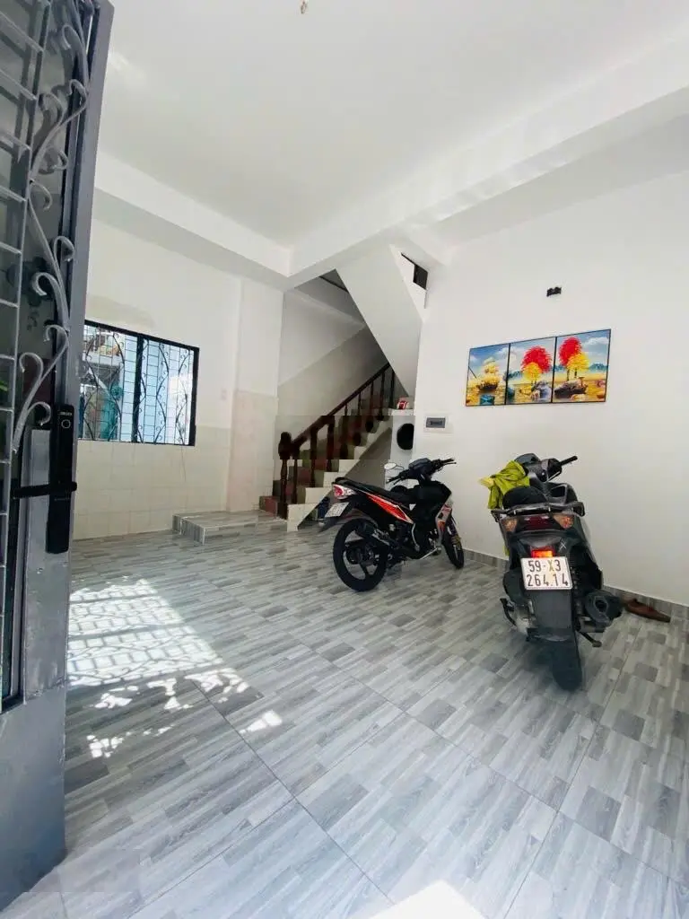 Bán nhà Hẻm 5m Lý Chính Thắng, Q.3 , DT: 5.6x13m, 2 tầng chỉ 8.4 Tỷ ~ 123tr/m2 0909 860 ***
