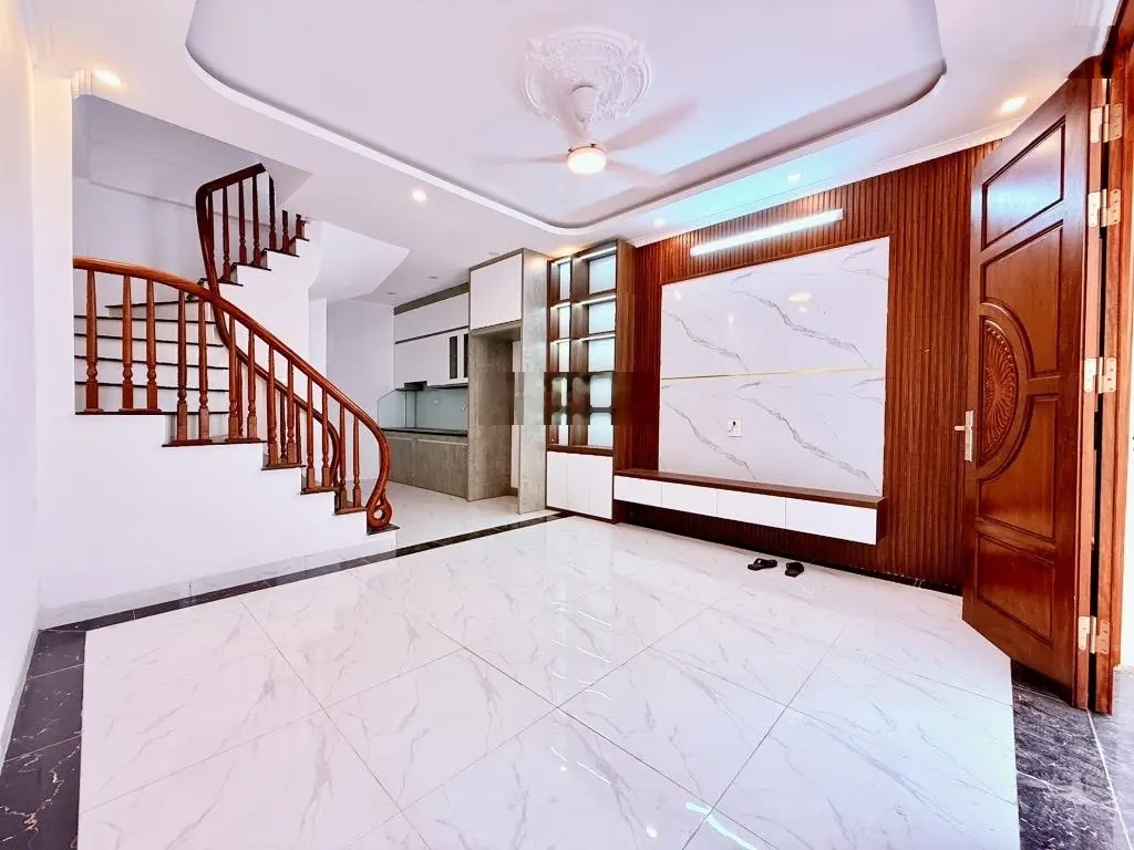 BÁN NHÀ ĐÀM QUANG TRUNG, LONG BIÊN - NGÕ NÔNG - 50M ra đường lớn - 35m 5 tầng giá 5.x tỷ có TL