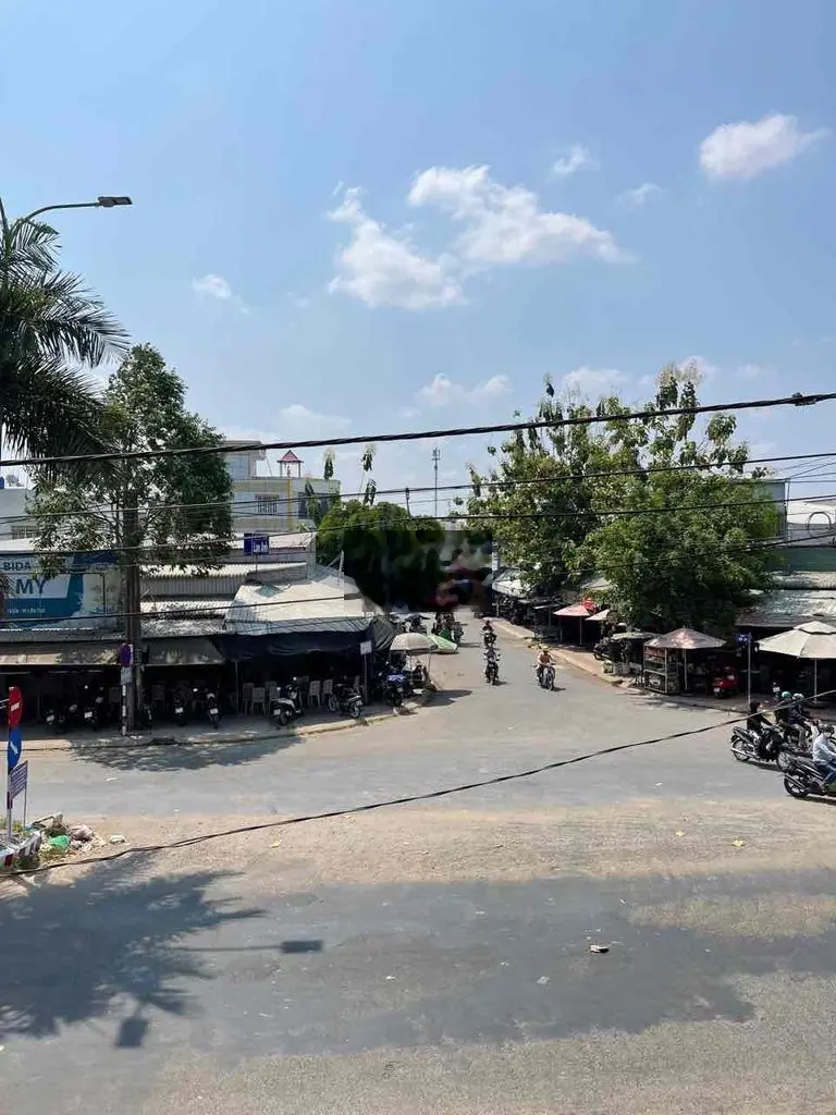 Nền giá rẻ tặng căn nhà đường số 2 chợ Phong Điền