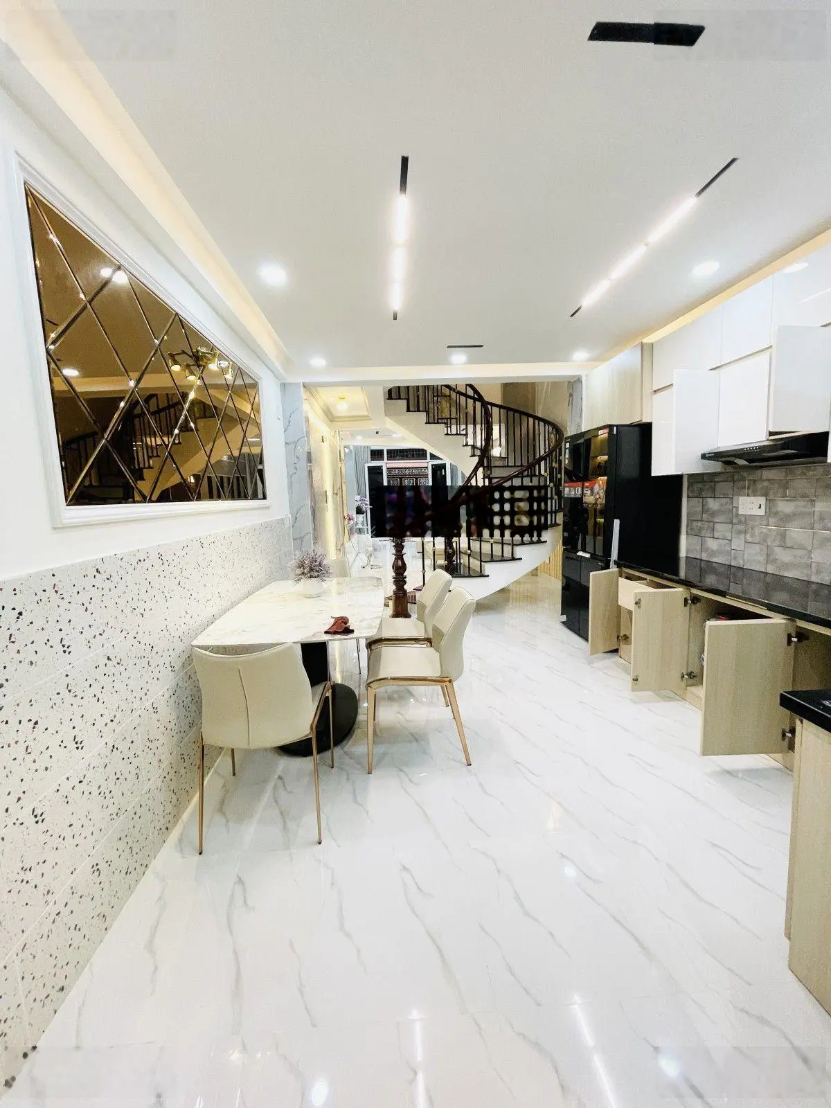 Hàng hiếm tại Huỳnh Tấn Phát, 8,88 tỷ, 76m2, 6PN, 7WC, 5 tầng, Q7, HCM