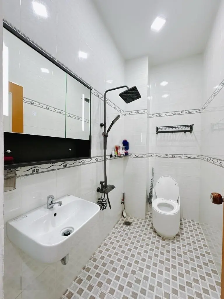 Nhà đẹp 72,7 m2, 4 tầng, thang máy, mặt tiền Nguyễn Biểu kế Q1. 23 tỷ