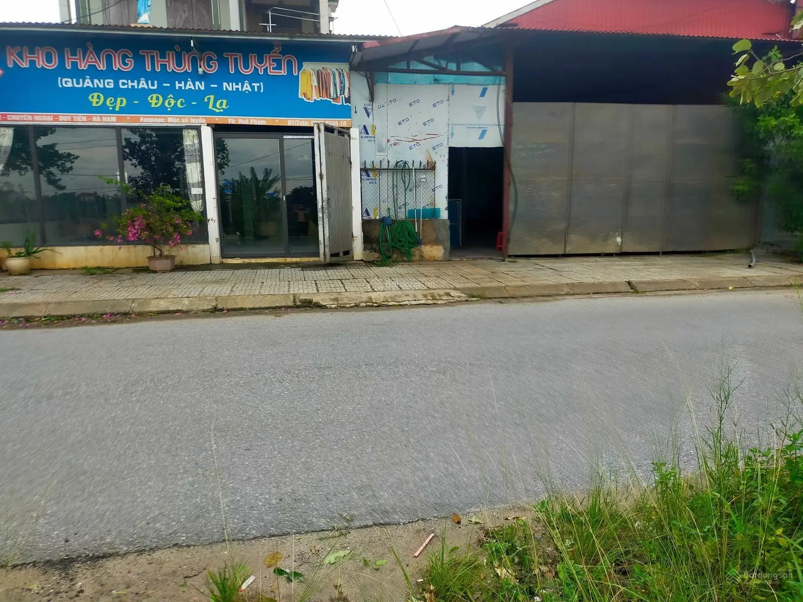 Bán 3 lô mặt tiền, có nhà2 tầng và xưởng 200m2