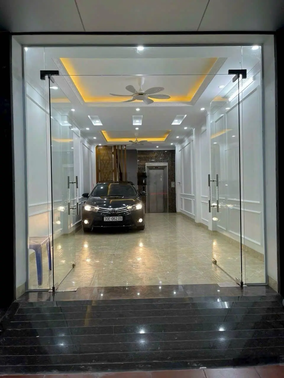 7 tầng thang máy - sát mặt chợ Văn La - 50m ra mp quang trung - phân lô vỉa hè kinh doanh