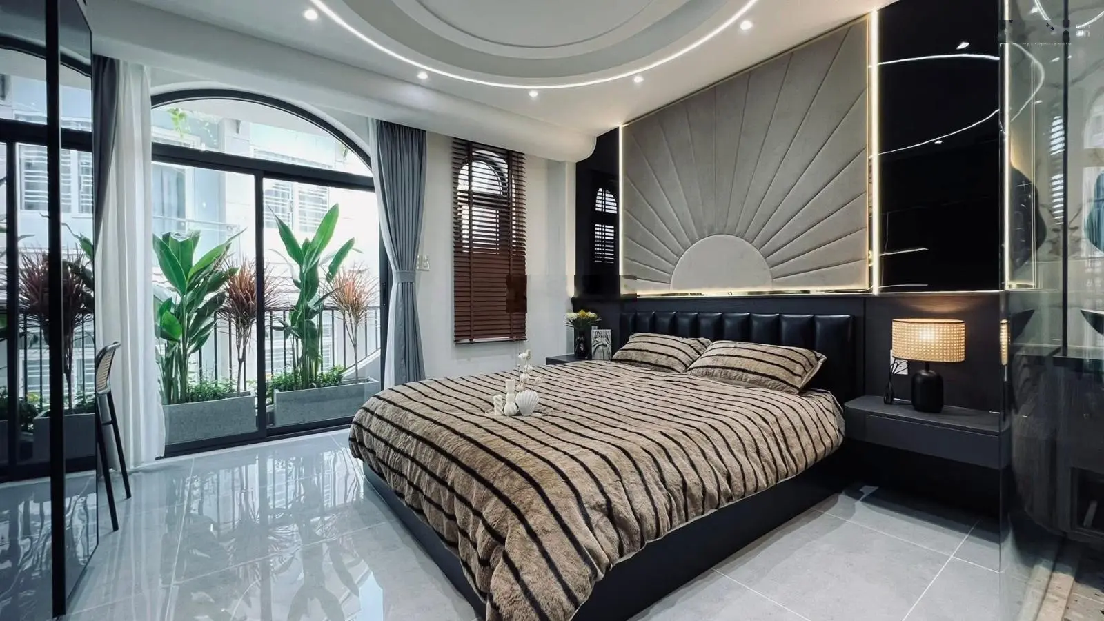 Nhà đẹp Giá Ngộp khu dân cư an ninh Đ.Lê Quốc Hưng P.12 Quận 4 Giá 4tỷ560/75m2(5x15m) Sổ sẵn