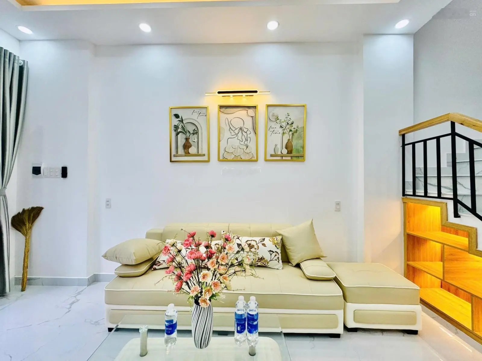 Hạ gấp còn 2 tỷ 990. Bán nhà 62m2 CMT8 gần trương Hoàng Diệu. Xây 2 tầng đúc kiên cố,hẻm 4m. Sổ sẵn