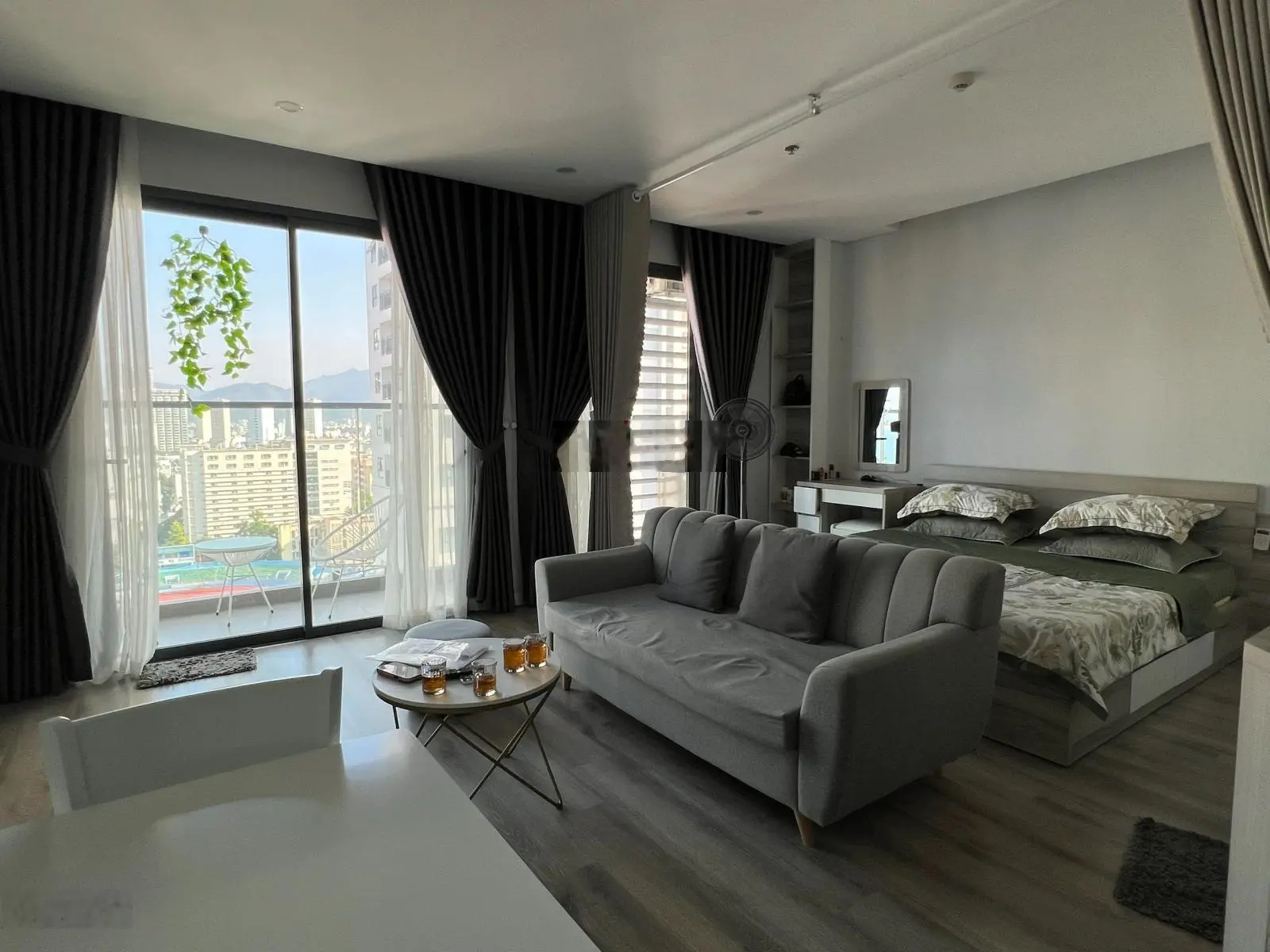 Duy nhất căn 44m2 view xéo biển có nội thất Marina Suite giá chỉ 1,65 tỷ. Cực rẻ
