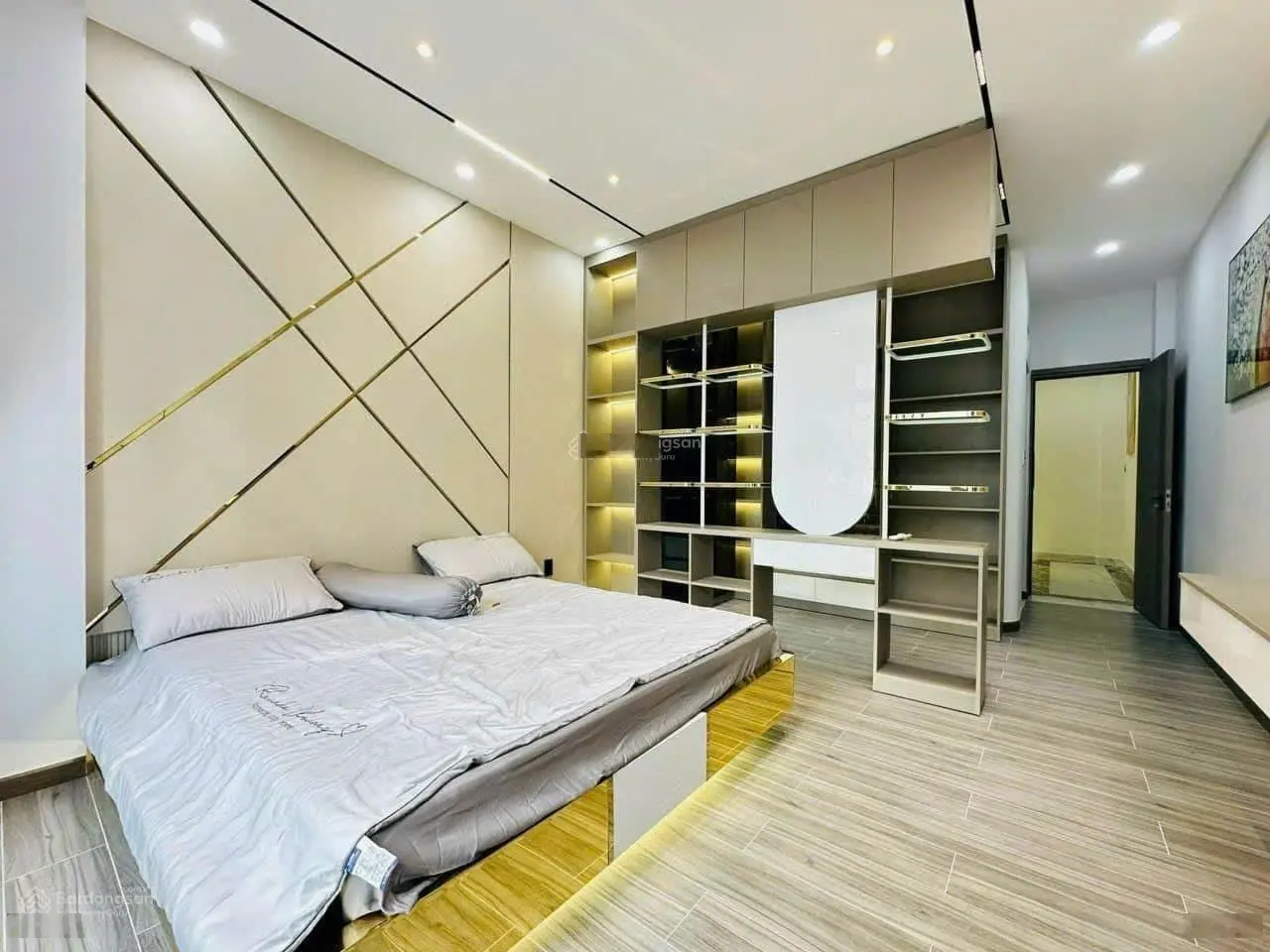 Bán căn nhà đẹp giá rẻ 86,27m2 đường Cộng Hoà, P13, Tân Bình giá bán 3tỷ100. Gần siêu thị, hẻm 6m