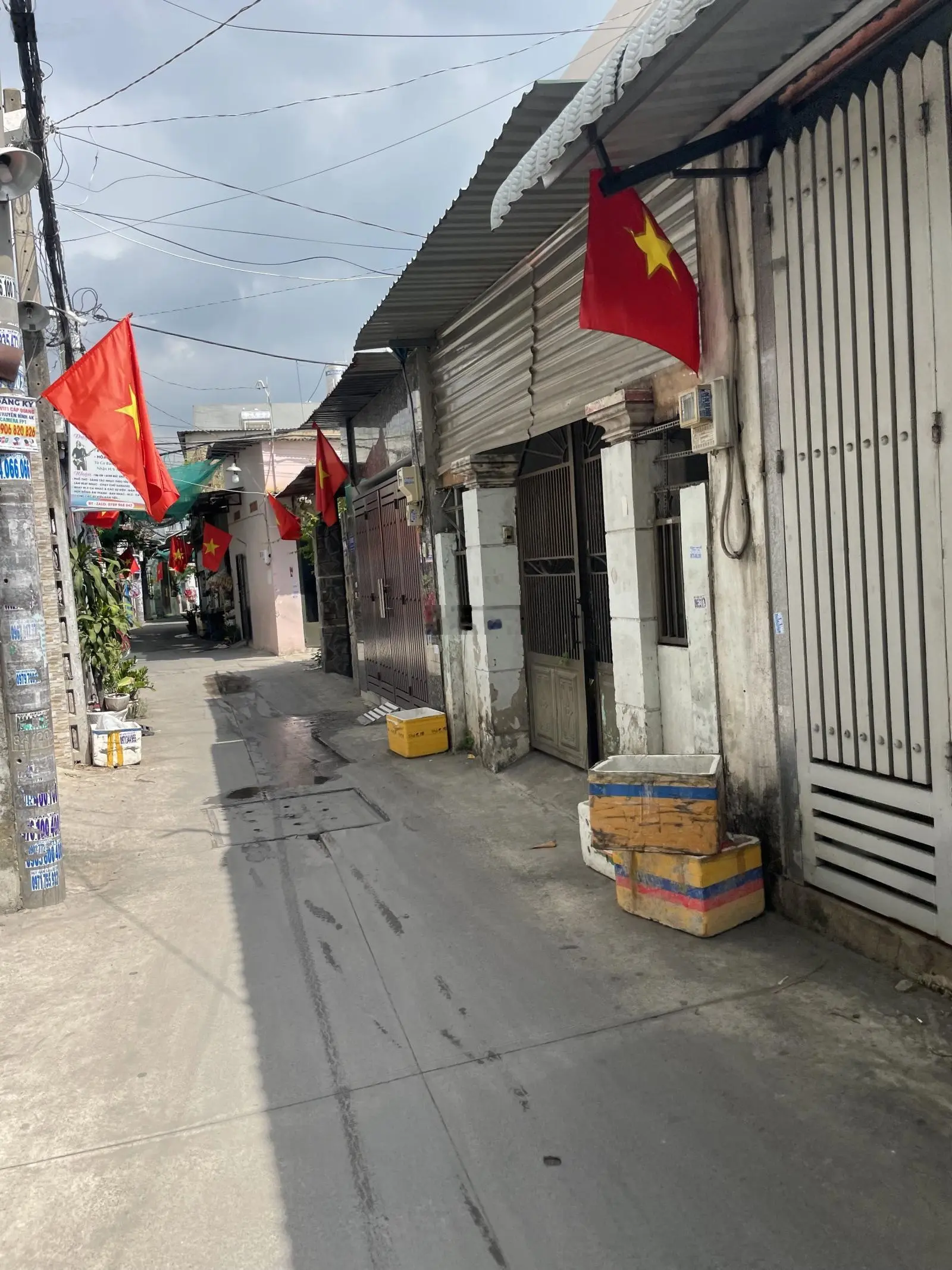 Bán nhà nhỏ 1 trệt 1 lửng đối diện nhà máy bia lê văn khương - giá: 650 triệu.