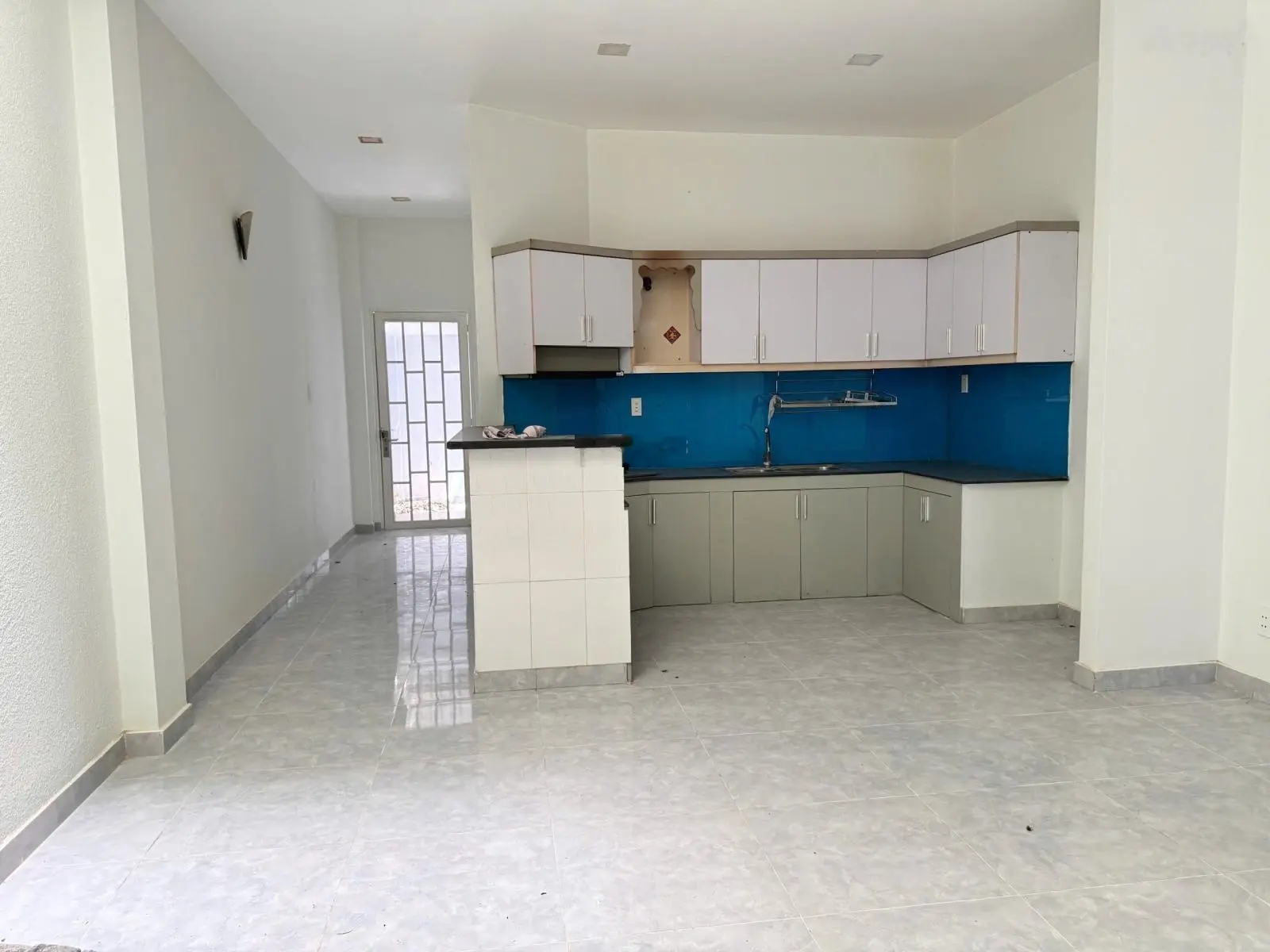 Siêu phẩm! Bán nhà mặt tiền kinh doanh ngay chợ 3 lầu 5x20 công nhận 96m2 giá chỉ 27tỷ5
