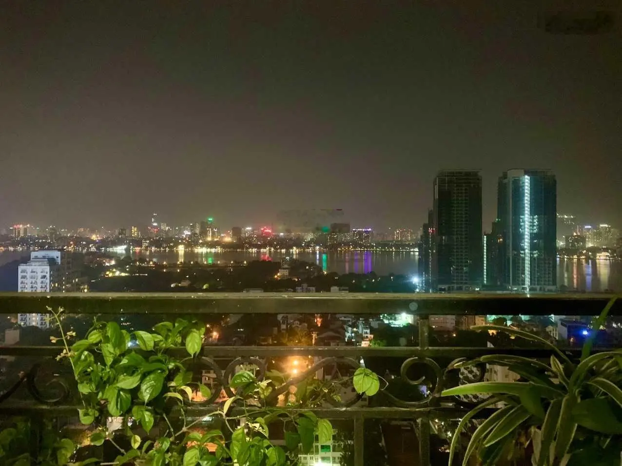 Căn hoa hậu tầng cao view Hồ Tây, 3PN, full nội thất cao cấp, nhận nhà ở ngay, đã có sổ đỏ lâu dài