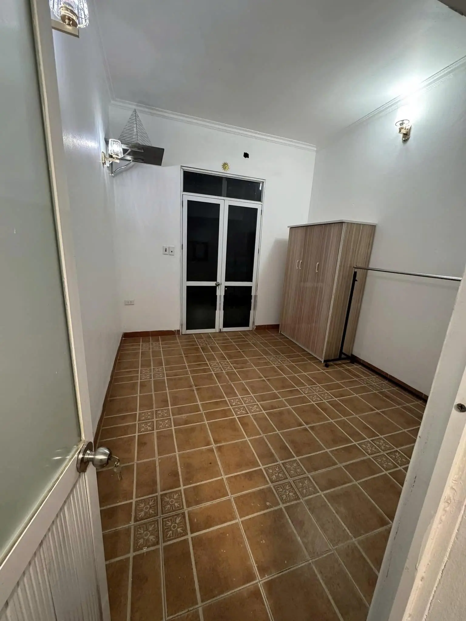 Bán nhà riêng 4 tầng mời đẹp tại đường Láng, Đống Đa, 6,4 tỷ, 32m2, 4PN + 3WC + bếp, giá cực chất