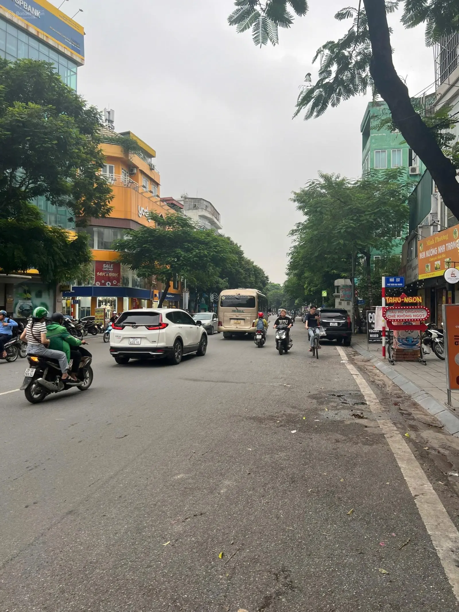Bán nhà mặt phố Trần Đại Nghĩa 369 m2, vị trí đắc địa, sổ đỏ nở hậu, 75 tỷ