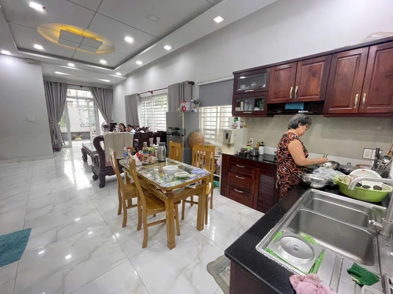 Chủ đi xuất cảnh cần bán gấp biệt thự mặt tiền đường 835 P. Phú Hữu, Tp. Thủ Đức 9.5mx20m, 13 tỷ