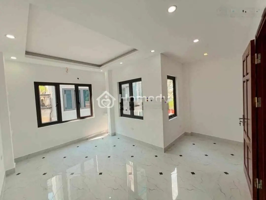 Siêu phẩm nhà đẹp - Ô tô vào nhà - Thang máy - View hồ Linh Đàm - Ở sướng
