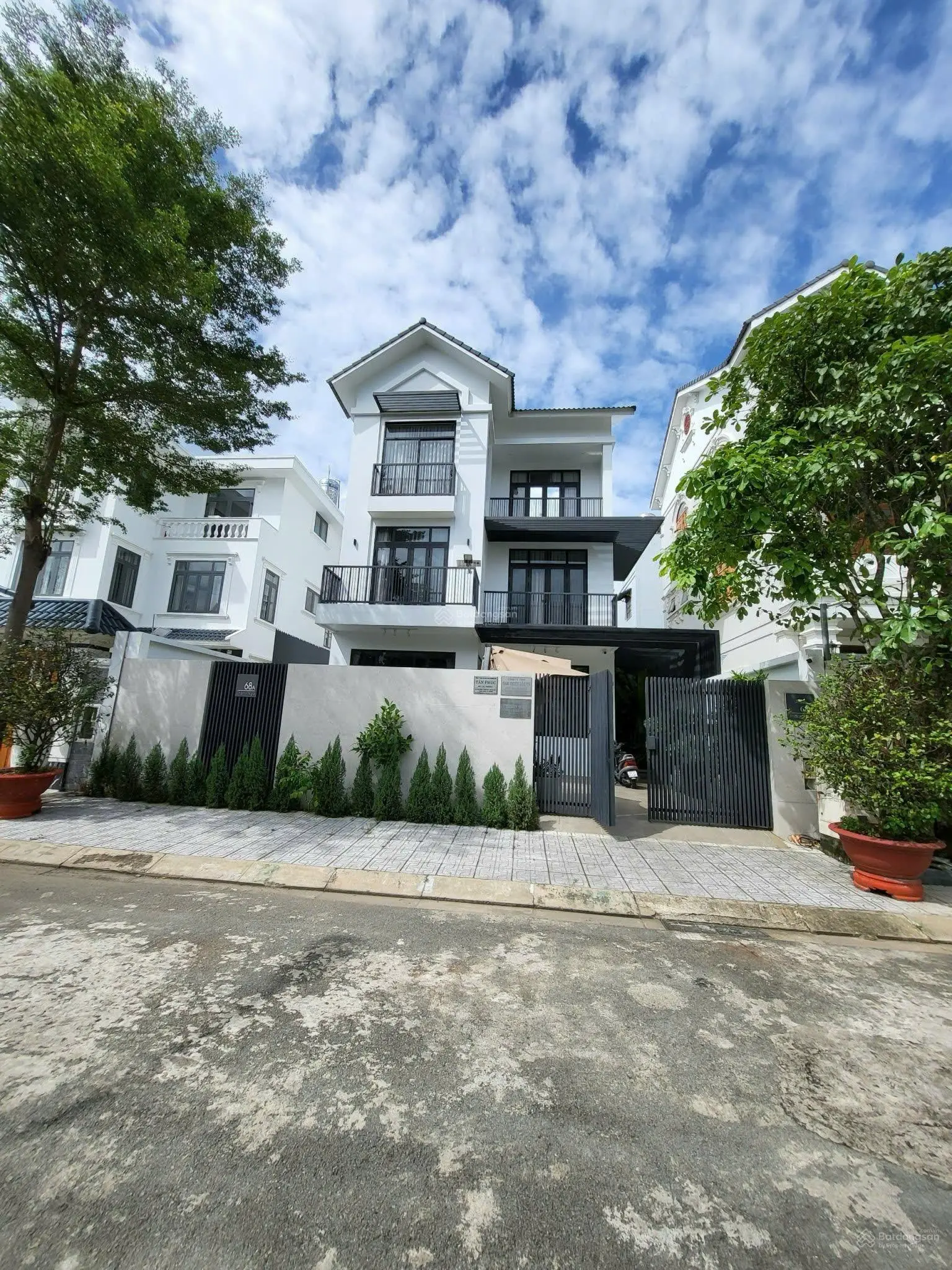 Biệt thự 5* Gia Hoà - 3 tầng thiết kế - nội thất hiện đại, ngang 12m, Đỗ Xuân Hợp - Global City 2ph