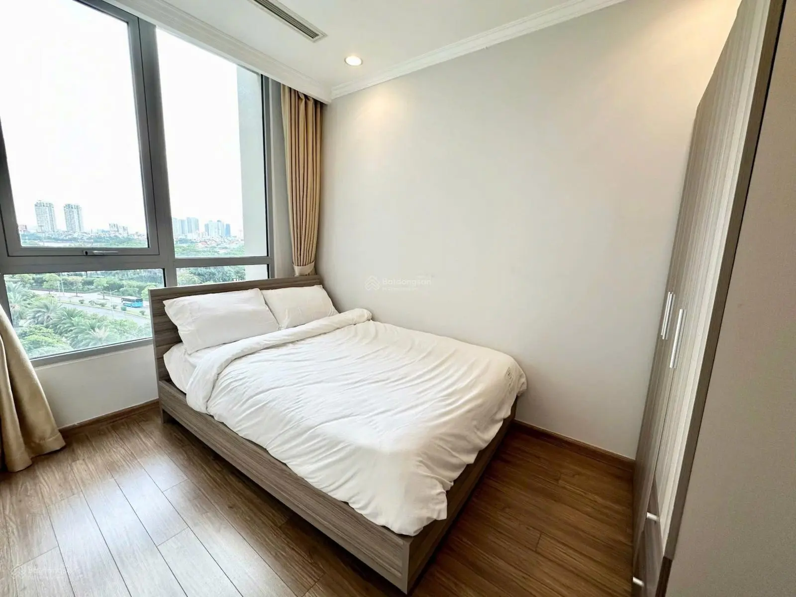 Cần bán gấp CC Melody DT 70m2 2PN lầu trung tặng nội thất giá 3 tỷ chi tiết LH: 0901 416 *** Hân