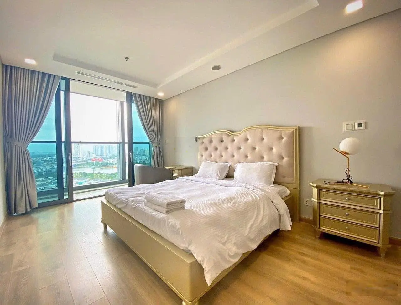 Bán căn hộ chung cư oriental plaza - 685 âu cơ, giá 3,9 tỷ, diện tích 105m2. lh: 0902 369 ***