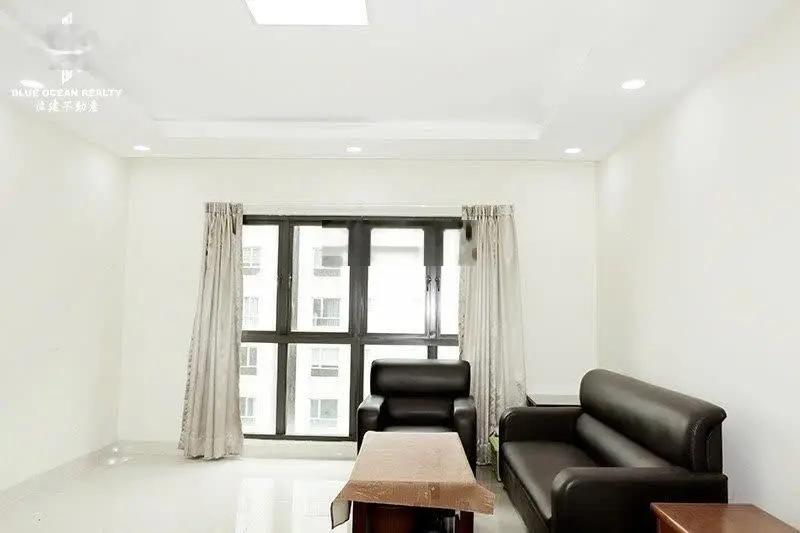 Chính chủ gửi bán căn hoa hậu 3 ngủ rộng rãi, tầng trung. Căn góc, 2 mặt thoáng, đầy đủ tiện nghi.