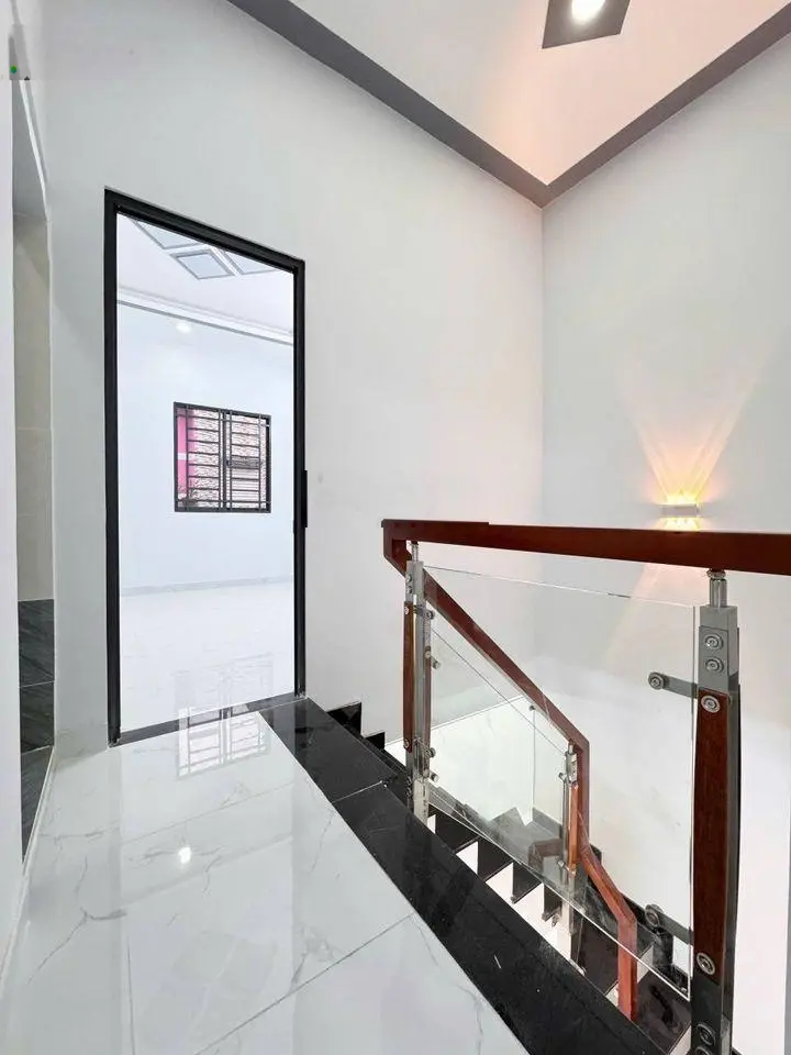 Bán gấp nhà (SHR) 1 Lầu/ ngay Lê Đình Cẩn - Tỉnh Lộ 10, Q. Bình Tân. Giá 1 Tỷ750 Triêu/TL