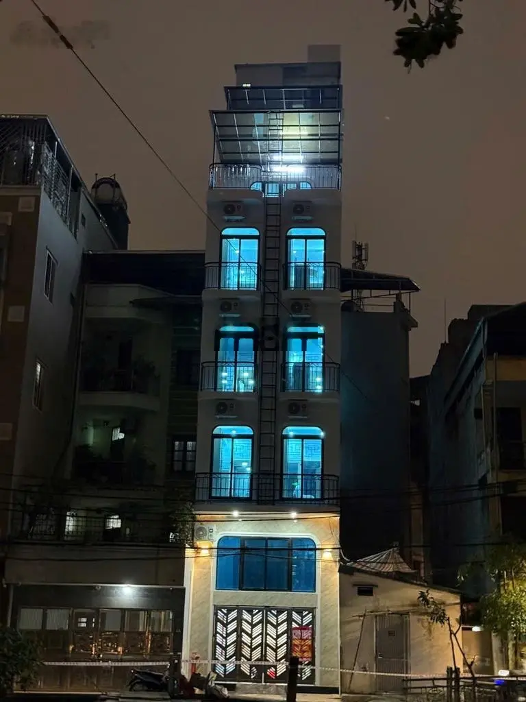 96m2 - 8 tầng - thang máy - 30PKK - Ô tô vào nhà, vừa ở vừa kinh doanh dòng tiền khủng 2,5 tỷ/năm